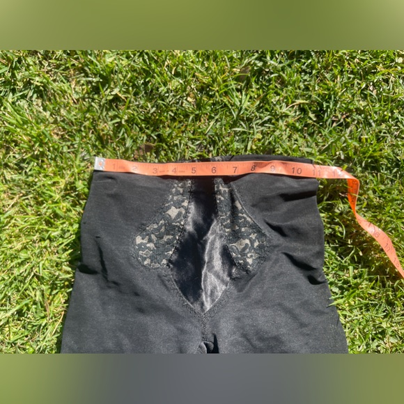 60s Vintage Black Girdle Shorts w Lace Detailing - Picture 4 of 7